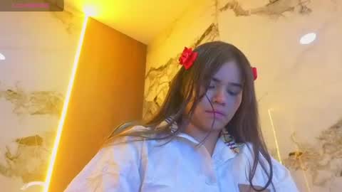 Snapshot of roxan_v chatting on July 21, 12:18 pm roxan_v online show from July 21, 12:18 pm