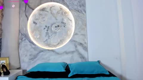 roxanaborns online show from November 23, 12:38 pm