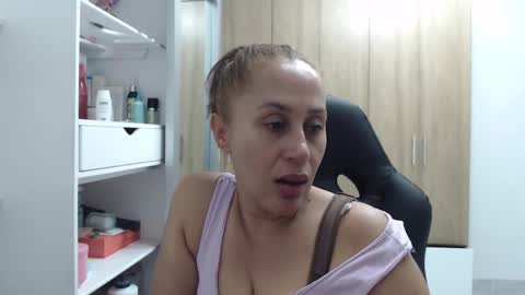 Roxana online show from December 17, 1:50 am