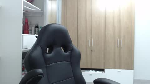 Roxana online show from December 18, 1:59 am