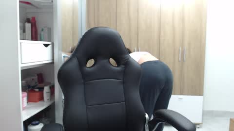 Roxana online show from February 7, 3:23 am