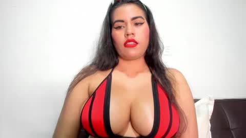 Snapshot of roxanamariahills_ chatting on December 2, 10:01 pm Rosita online show from December 2, 10:01 pm