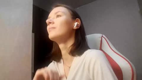 Mia online show from October 23, 4:28 pm