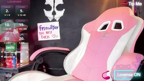 Roxane  online show from March 10, 1:10 pm