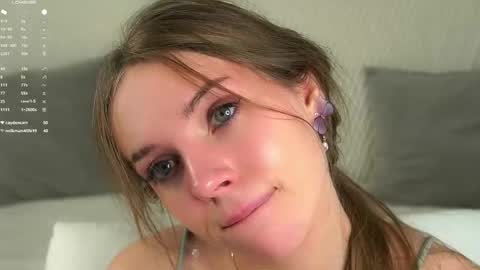 Snapshot of roxannastoo chatting on October 22, 1:17 am roxannastoo online show from October 22, 1:17 am