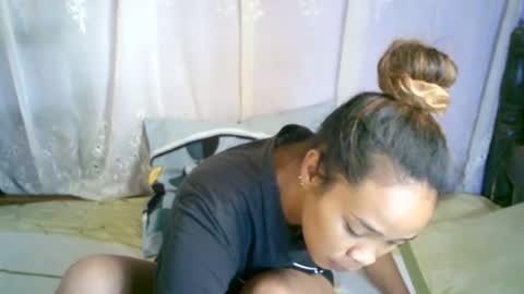 Snapshot of roxanne_98 chatting on January 22, 12:17 pm roxanne_98 online show from January 22, 12:17 pm