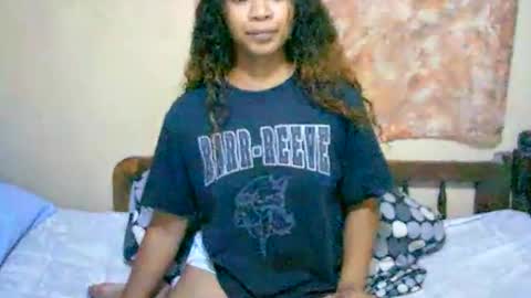 Snapshot of roxanne_98 chatting on March 7, 5:49 pm roxanne_98 online show from March 7, 5:49 pm