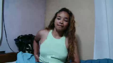 Snapshot of roxanne_98 chatting on September 20, 5:03 pm roxanne_98 online show from September 20, 5:03 pm