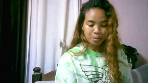 Snapshot of roxanne_98 chatting on October 27, 11:31 pm roxanne_98 online show from October 27, 11:31 pm