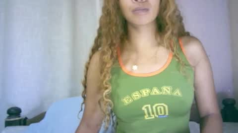 Snapshot of roxanne_98 chatting on November 14, 1:37 am roxanne_98 online show from November 14, 1:37 am