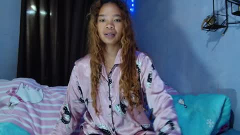 roxanne_98 online show from March 22, 3:10 am