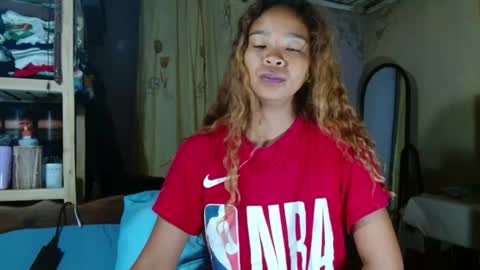 roxanne_98 online show from April 24, 2:58 am