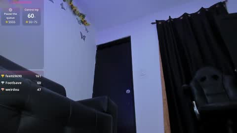 Snapshot of roxanne_jones1 chatting on February 6, 11:15 pm roxanne online show from February 6, 11:15 pm
