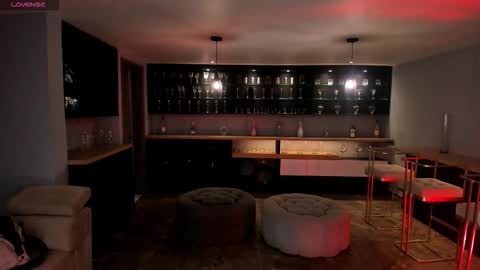 Roxanne Hill  online show from October 31, 11:00 am