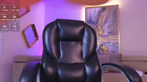 Roxanne Hill  online show from April 15, 7:58 pm