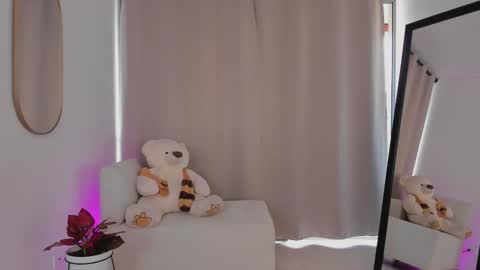  R O X I E  online show from October 19, 7:58 pm