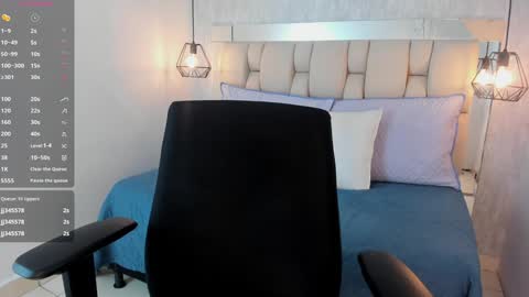 Snapshot of roxie_summers chatting on December 19, 11:03 pm Roxie online show from December 19, 11:03 pm