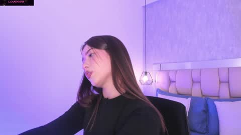 Snapshot of roxie_summers chatting on February 8, 8:10 pm Roxie online show from February 8, 8:10 pm