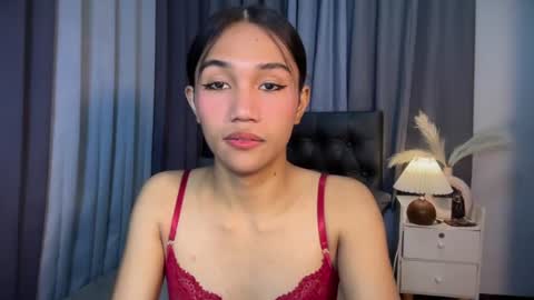 Snapshot of roxiethogersen chatting on June 18, 12:33 am roxiethogersen online show from June 18, 12:33 am
