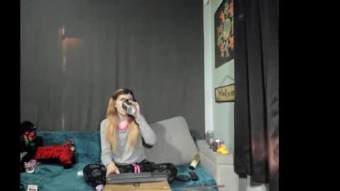 roxihazeleyes online show from November 26, 10:11 pm