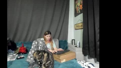 roxihazeleyes online show from December 3, 5:48 am