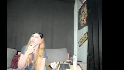 roxihazeleyes online show from March 10, 10:31 am