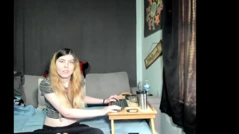 roxihazeleyes online show from March 31, 2:17 pm