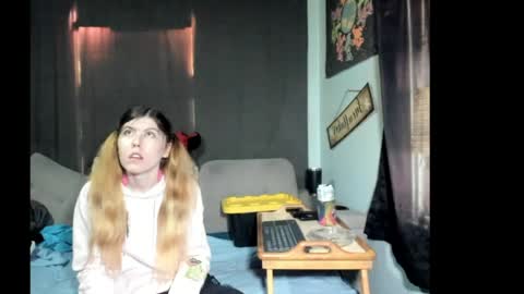 roxihazeleyes online show from April 6, 10:33 pm