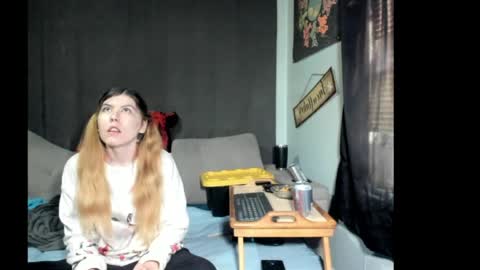 roxihazeleyes online show from April 7, 3:12 pm