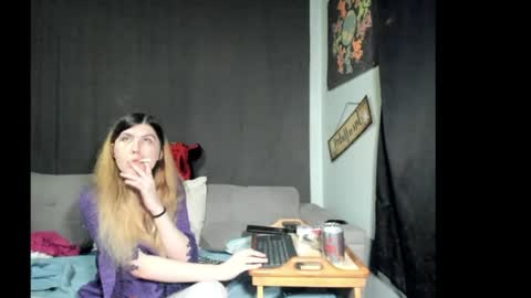 roxihazeleyes online show from April 10, 3:56 am