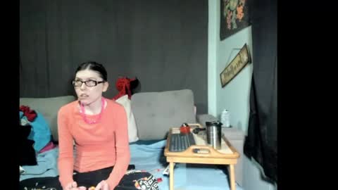 roxihazeleyes online show from April 12, 1:43 am