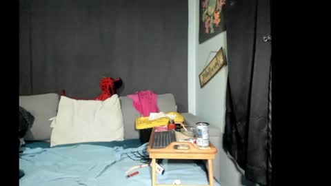 roxihazeleyes online show from April 16, 12:33 am