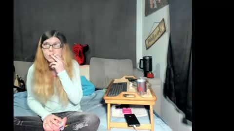 roxihazeleyes online show from April 21, 1:29 am