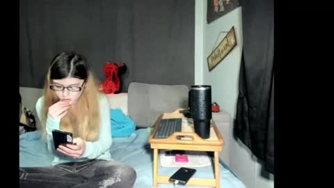 roxihazeleyes online show from April 21, 2:51 am