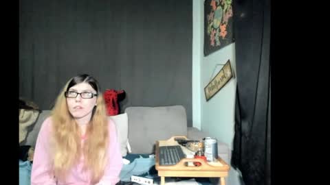 roxihazeleyes online show from April 22, 5:21 am