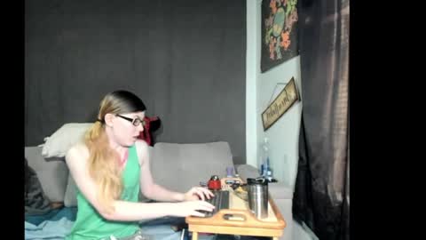 roxihazeleyes online show from April 25, 1:36 pm