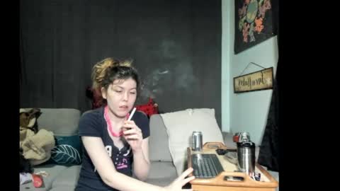 Snapshot of roxihazeleyes chatting on June 8, 12:36 am roxihazeleyes online show from June 8, 12:36 am