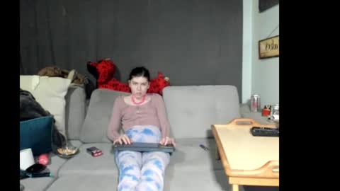 Snapshot of roxihazeleyes chatting on June 8, 2:39 pm roxihazeleyes online show from June 8, 2:39 pm