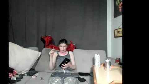 Snapshot of roxihazeleyes chatting on June 10, 10:03 am roxihazeleyes online show from June 10, 10:03 am