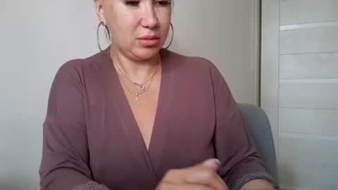 Snapshot of roxolanaa_sexy chatting on July 28, 11:17 am ROXOLANAA SEXY online show from July 28, 11:17 am