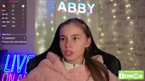 Snapshot of roxxxie_reid chatting on December 20, 12:18 am Roxieex ABBY online show from December 20, 12:18 am