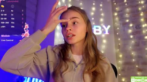 Snapshot of roxxxie_reid chatting on February 6, 8:12 pm Roxieex ABBY online show from February 6, 8:12 pm