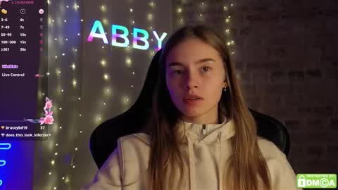 Snapshot of roxxxie_reid chatting on February 27, 8:31 pm Roxieex ABBY online show from February 27, 8:31 pm