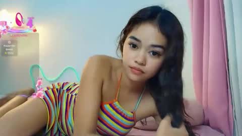 Snapshot of roxxy_blossom chatting on May 11, 8:42 am roxxy_blossom online show from May 11, 8:42 am