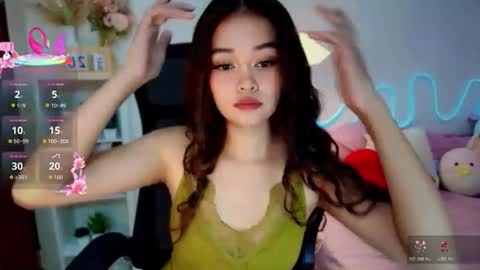 Snapshot of roxxy_blossom chatting on May 24, 2:55 pm roxxy_blossom online show from May 24, 2:55 pm
