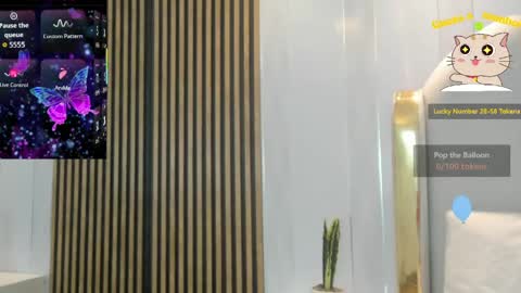 Snapshot of roxy_flame_ chatting on April 25, 11:35 am Roxy online show from April 25, 11:35 am