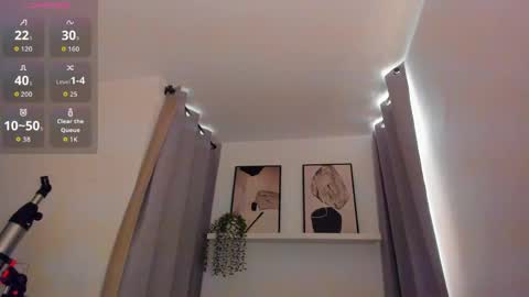 Roxy hell online show from April 21, 1:50 pm