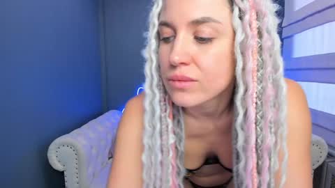 Roxy online show from December 22, 8:05 am