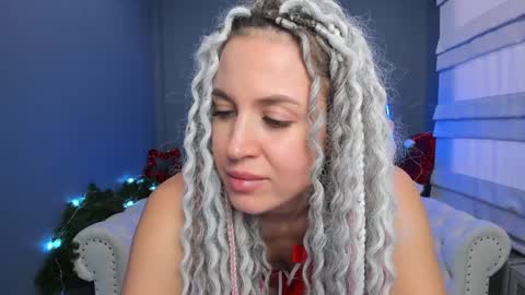 Roxy online show from January 3, 8:10 am