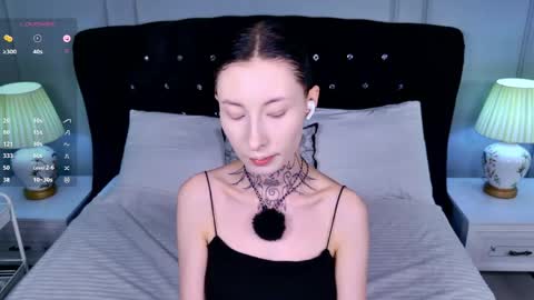 Snapshot of roxy_morrison_x chatting on May 3, 3:45 am roxanne online show from May 3, 3:45 am